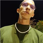 Profesor de psicología enfocado en manejo de emociones